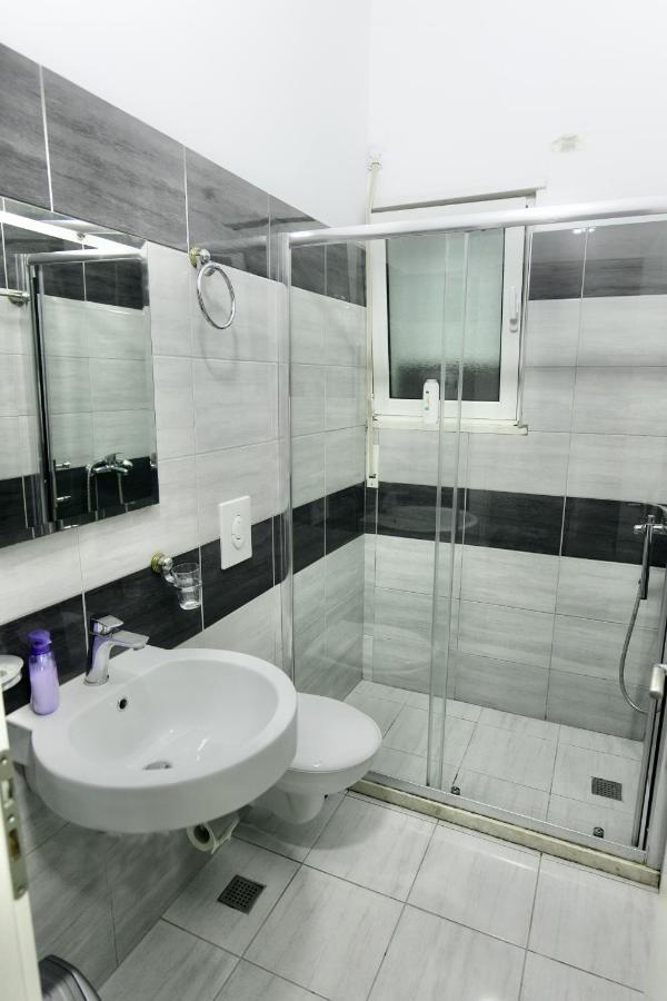 Hotel Vila Dedej Durres Ngoại thất bức ảnh